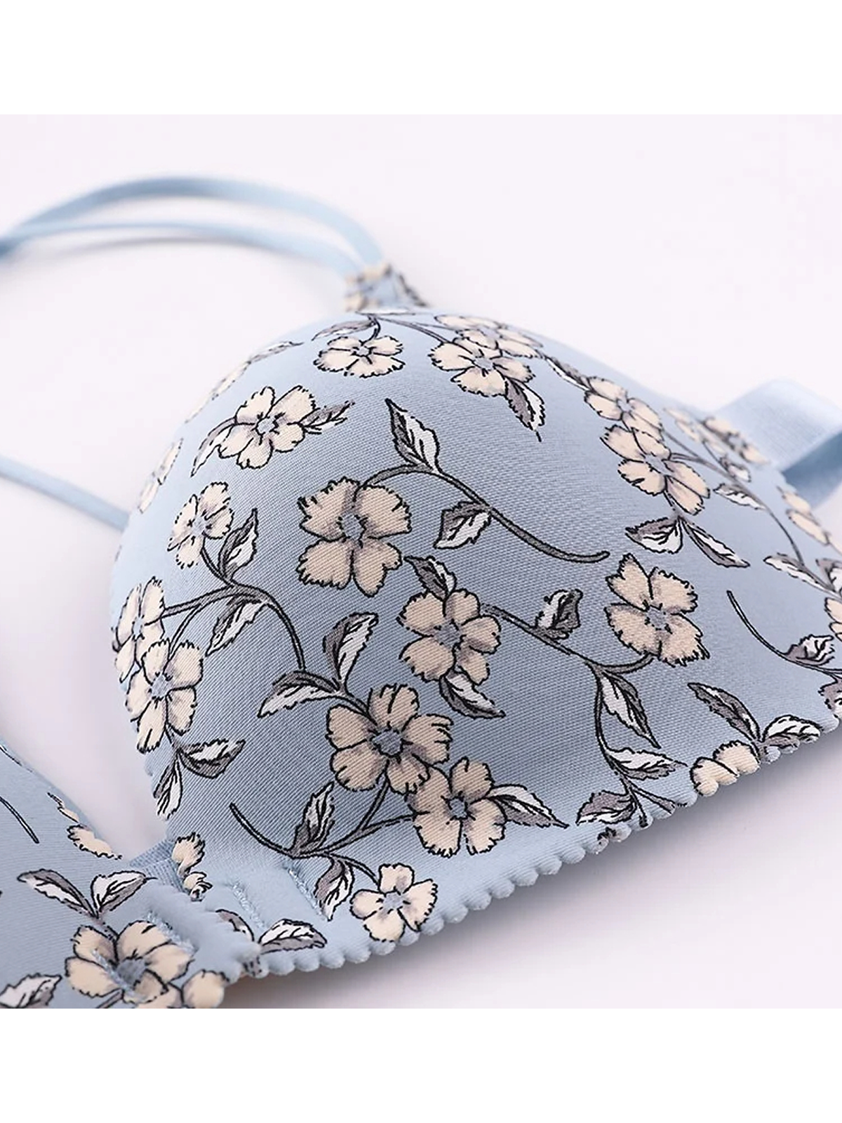 Women's Lace Lingerie Set - Front Buckle Plunge Bra & Scallop Panties